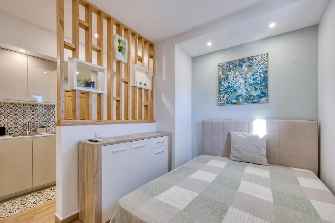 Torralta Oceanfront Luxury Apartment Алвор