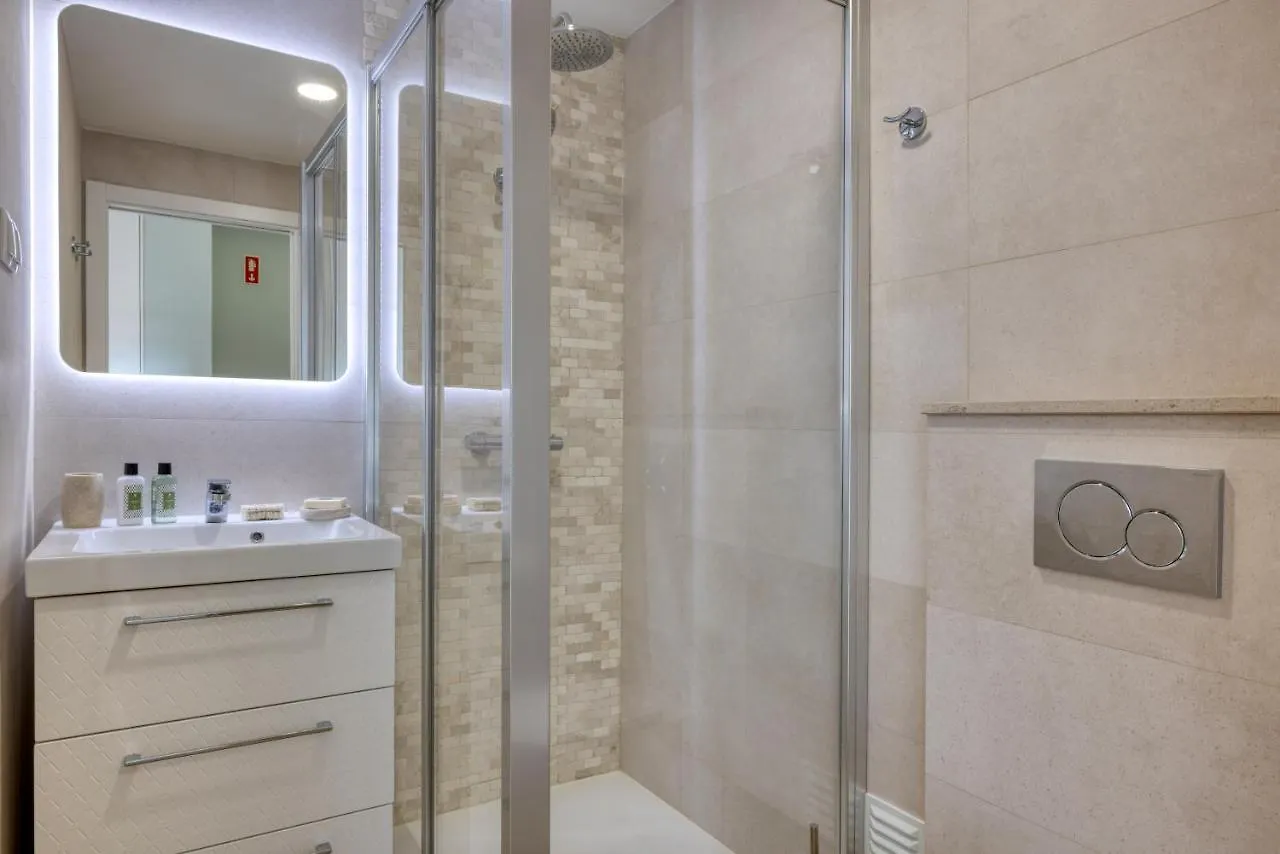 Torralta Oceanfront Luxury Apartment Алвор